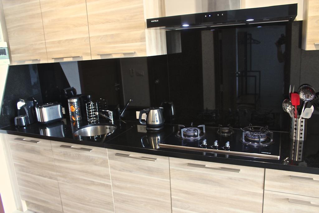 Little Paris Phuket Apartman Kültér fotó