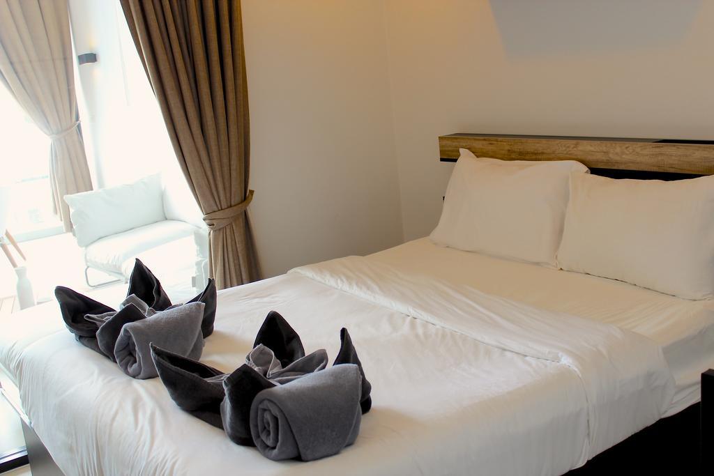 Little Paris Phuket Apartman Kültér fotó