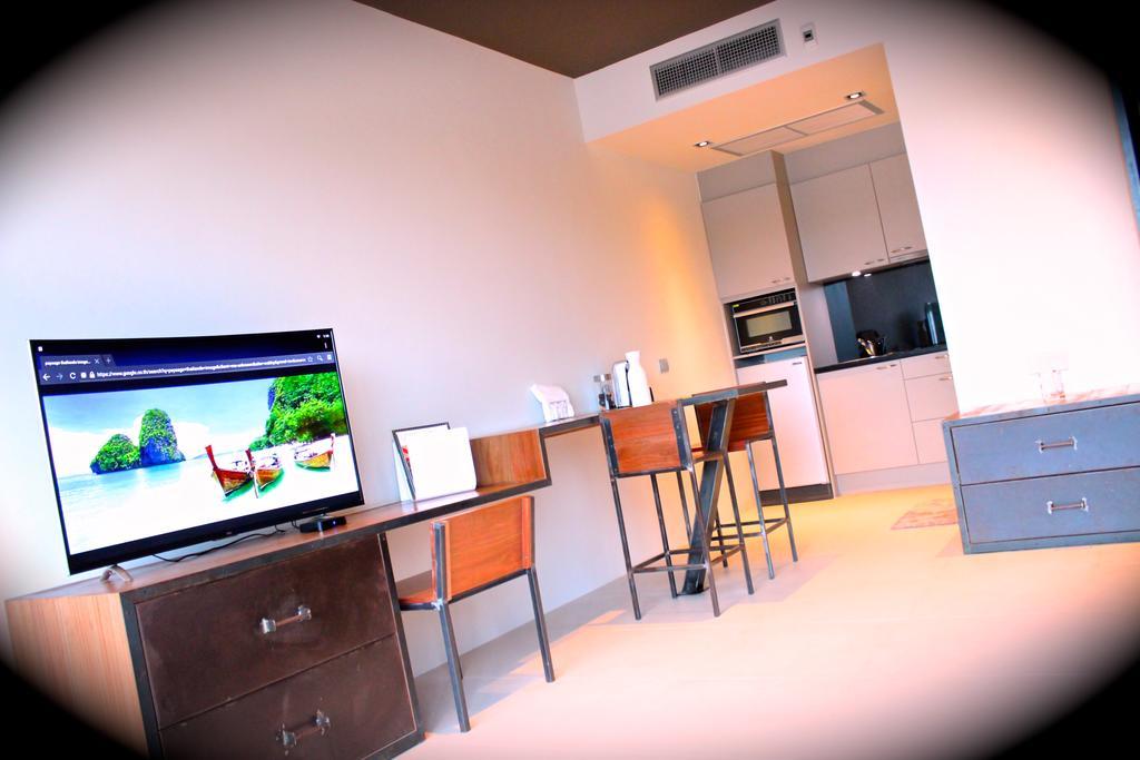Little Paris Phuket Apartman Kültér fotó