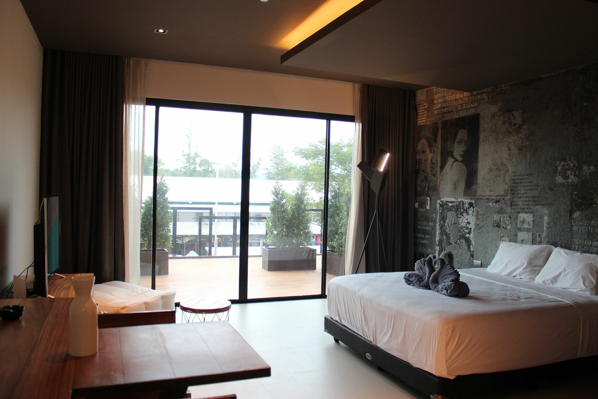 Little Paris Phuket Apartman Kültér fotó