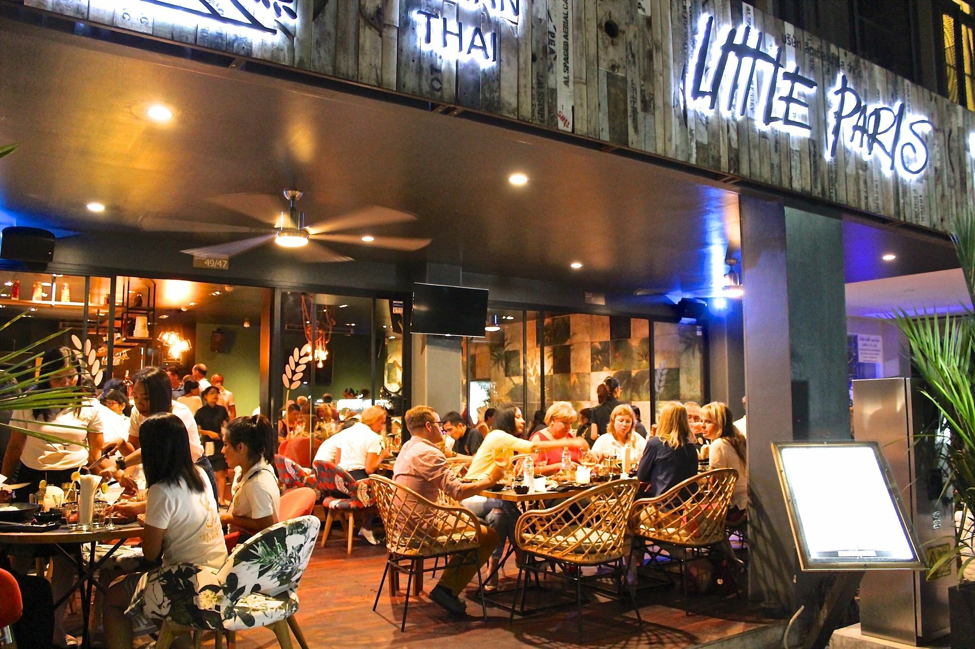 Little Paris Phuket Apartman Kültér fotó